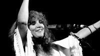This candid 1981 video shows why Stevie Nicks belongs in the Rock and Roll Hall of Fame